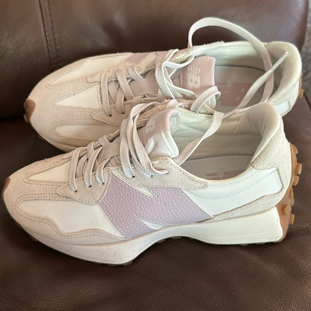 New Balance 327 Womens Sneakers Shoes Moonbeam & December Sky Size 7.